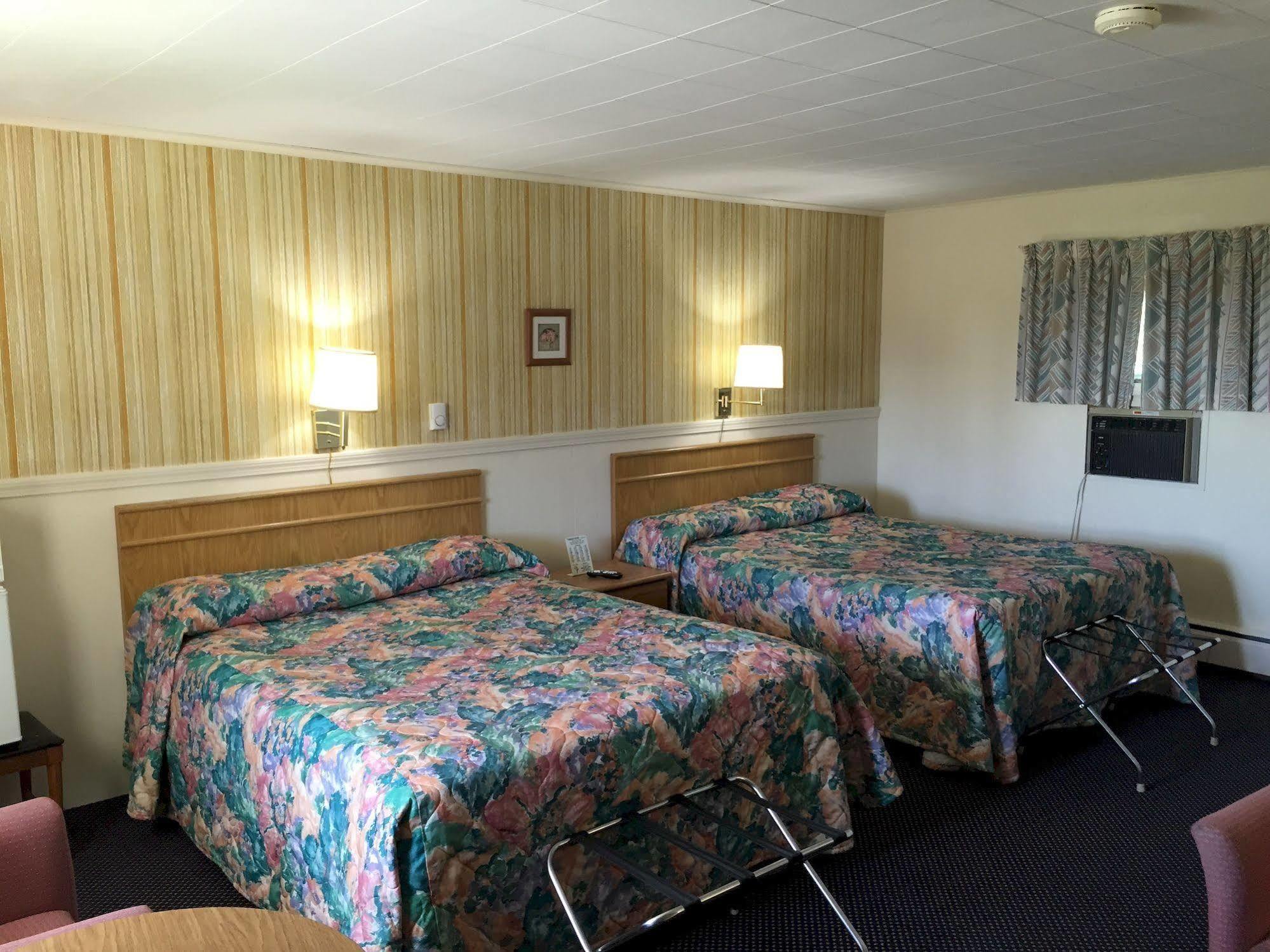 Timberly Motel Gaylord Exterior photo